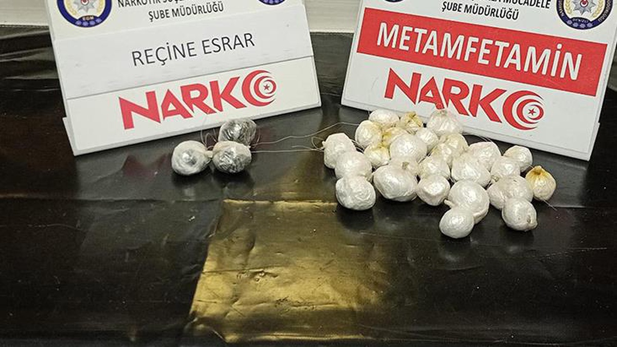 Gözaltına alınan 2 kadının cinsel organında 394 gram uyuşturucu madde bulundu