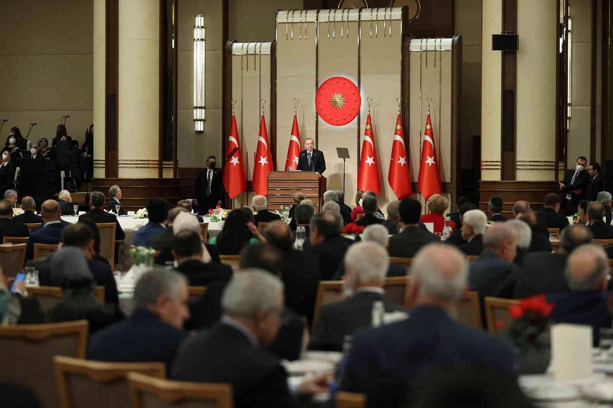 Cumhurbaşkanı Erdoğan: "Sizleri bir kez daha saflarımızı sıklaştırmaya özellikle davet ediyorum"