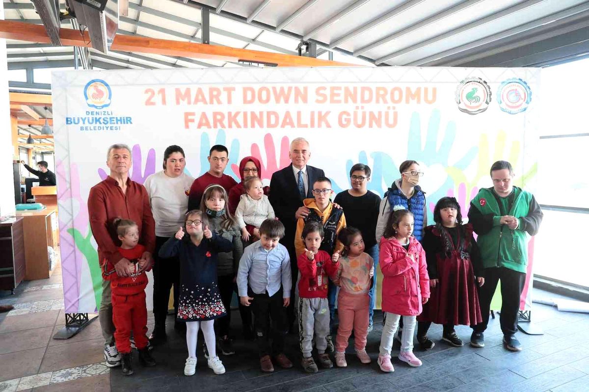 Denizli\'de özel çocuklar için kutlama programı düzenlendi
