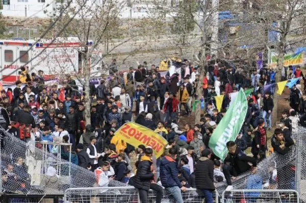 HDP'nin nevruz etkinliğinde terör örgütü lehine slogan atan çok sayıda kişi gözaltına alındı!