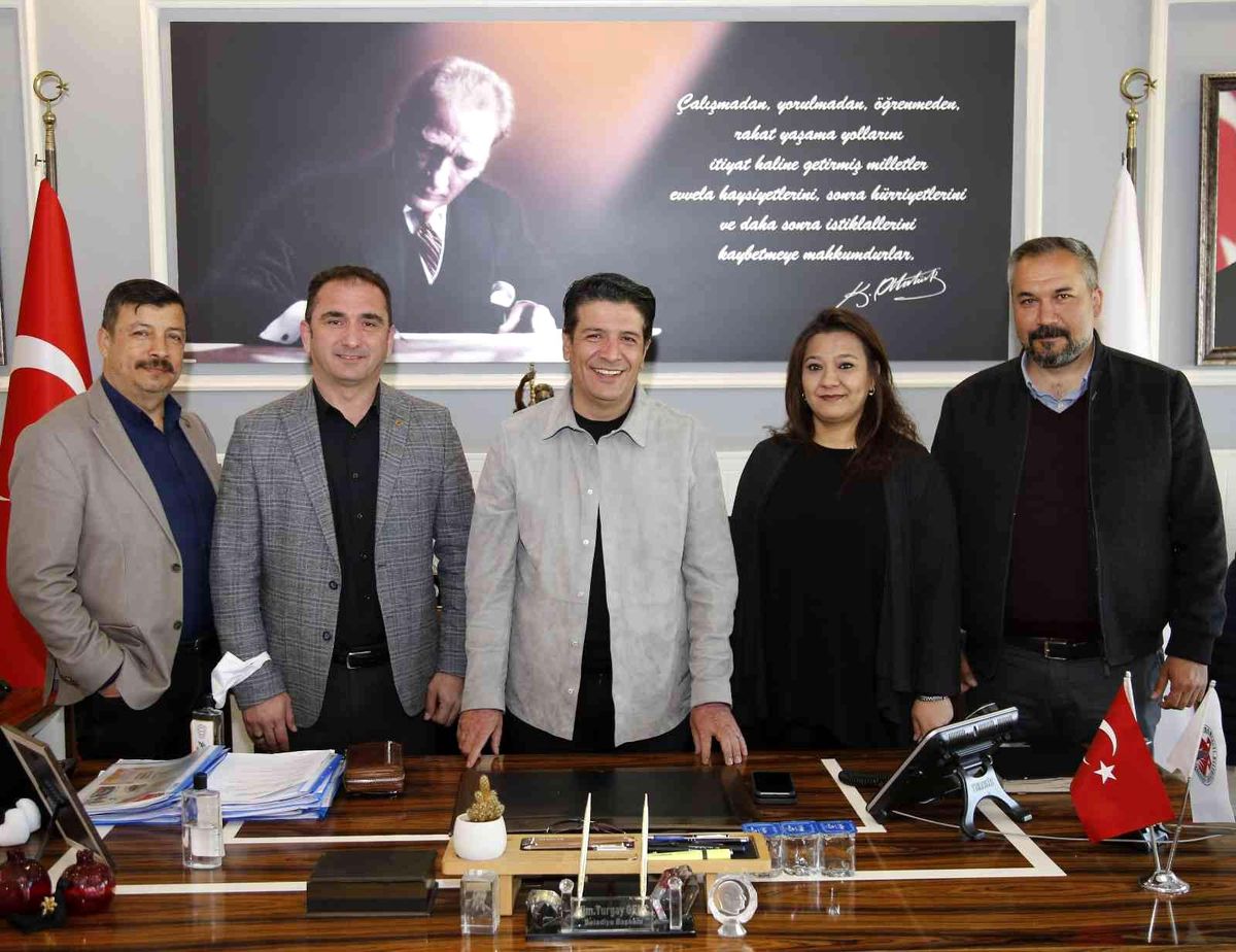 Döşemealtı Belediyesi\'nde toplu iş sözleşmesi sevinci