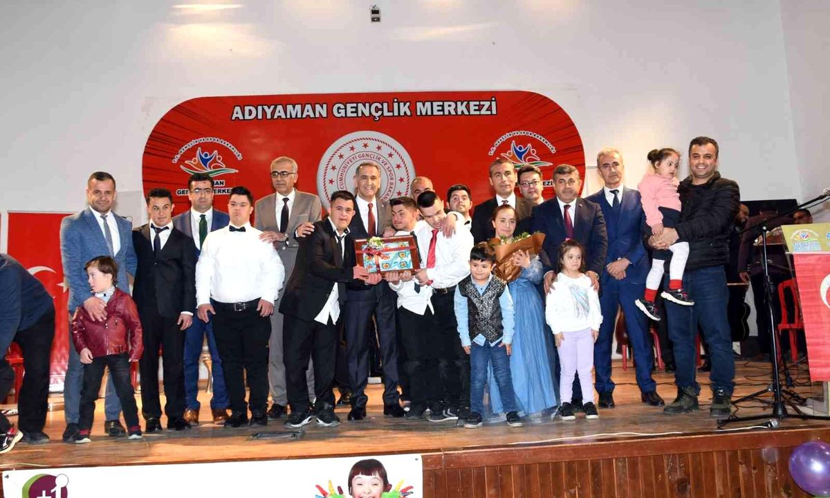 Down sendromlu çocuklar hem eğlendi hem eğlendirdi