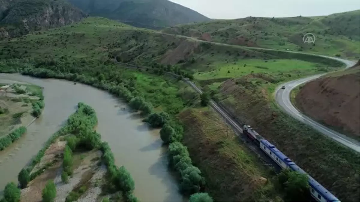 Düzce Belediye Başkanı Özlü, "Sakarya Türküsü" şiirini seslendirdi