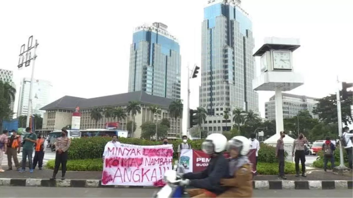 Endonezya'da yemeklik yağ sorunu protesto edildi