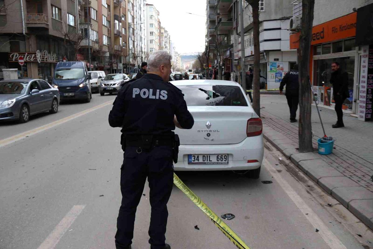 Son dakika: Eskişehir\'de silahlı ve sopalı kavga: 2 yaralı