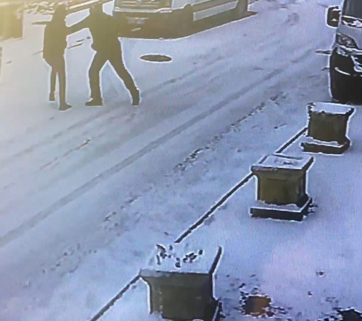 Son dakika haberi... İşe giden genç kalbinden bıçaklanarak öldürüldü