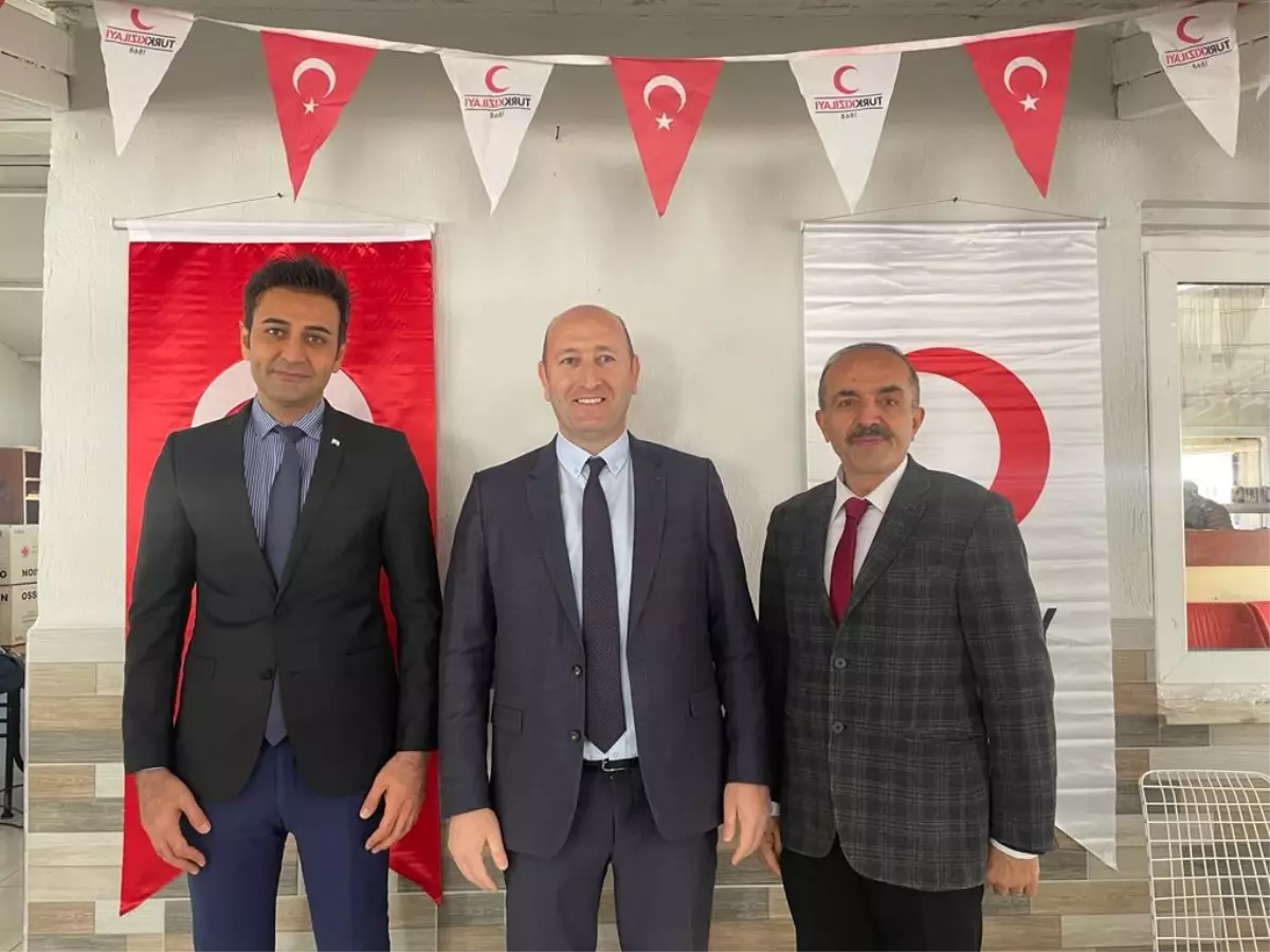 İzmir\'de Türk Kızılay ile Milli Eğitim Müdürlüğü iş birliğinde kan bağışı kampanyası