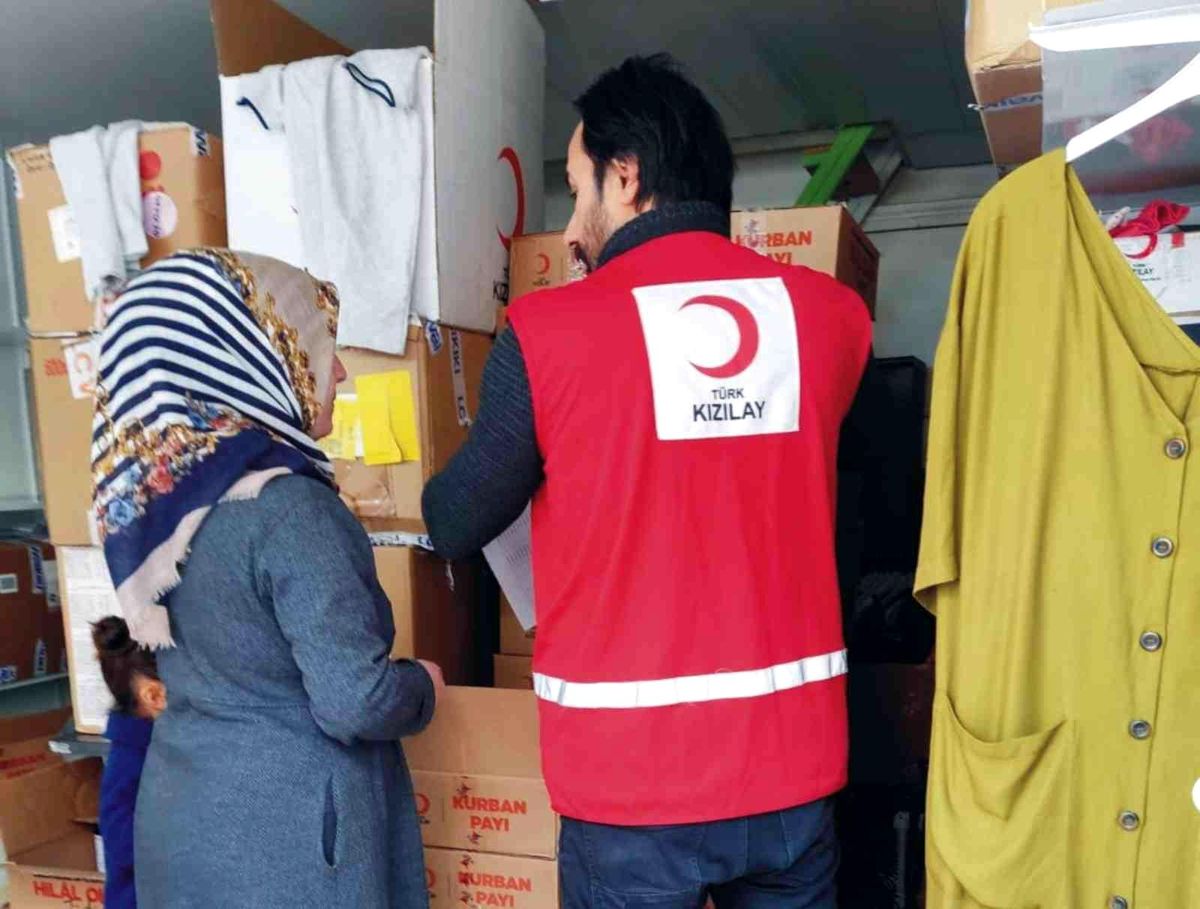 Kahta\'da 511 aileye Ramazan desteği