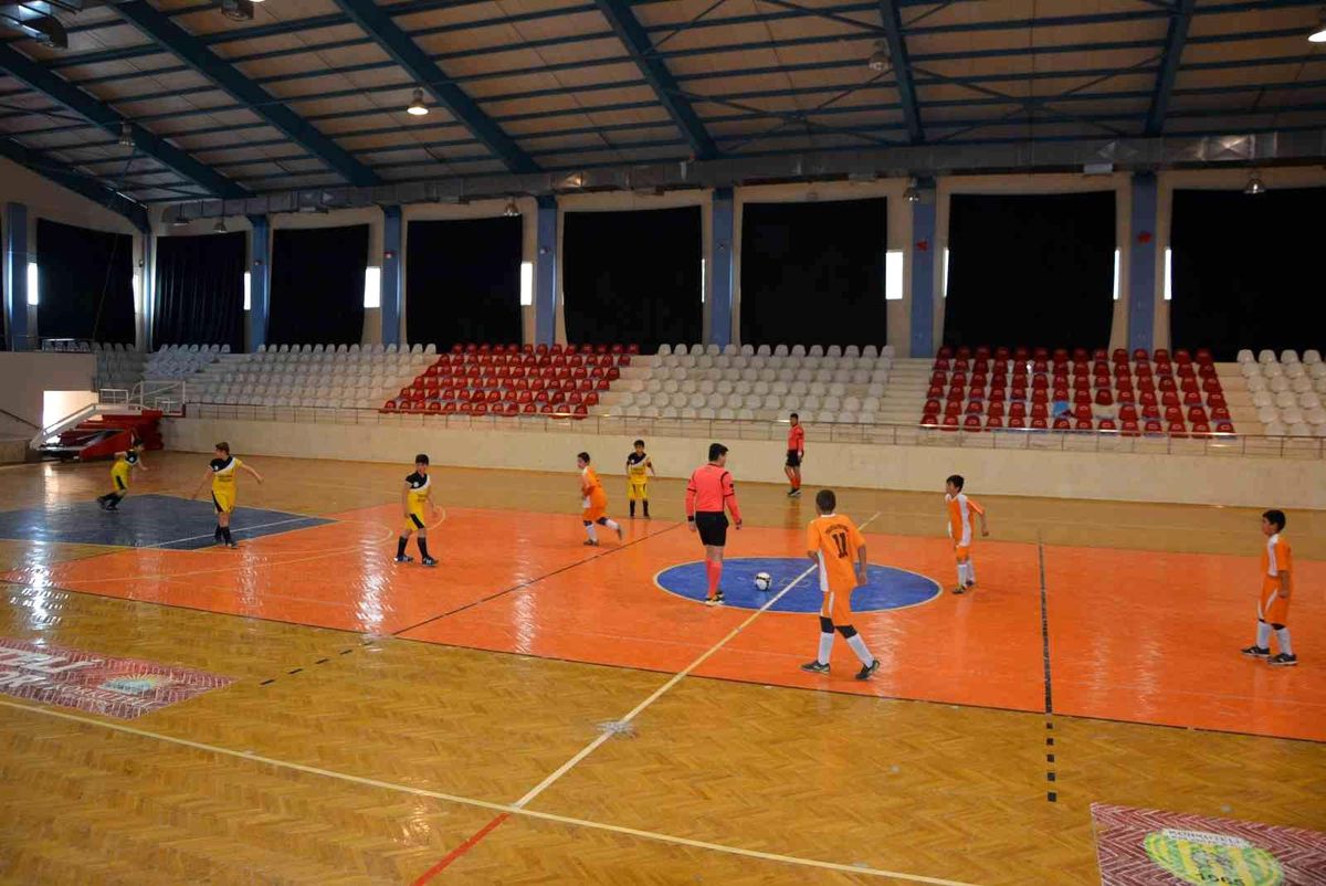 Korkuteli\'nde okullar arası futsal turnuvası başladı