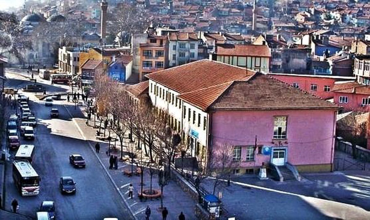Kütahya\'da 1937 yılında yapılan 30 Ağustos Ortaokulu binası yıkılıyor