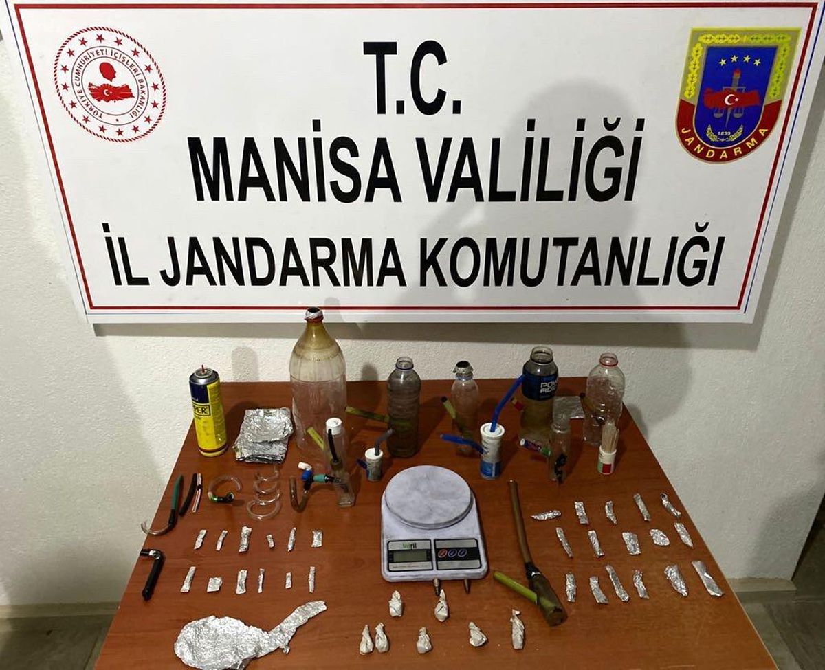Manisa\'da uyuşturucu operasyonu: 4 gözaltı