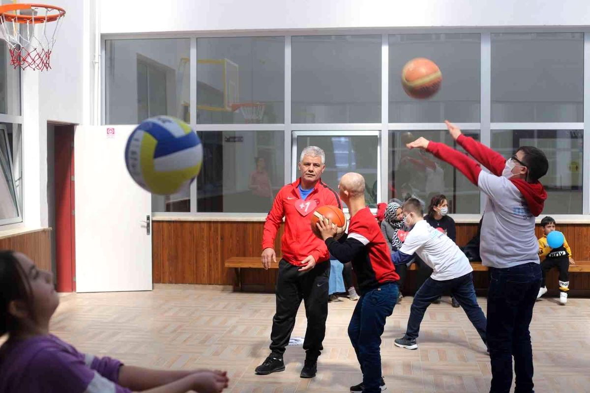 Özel günde anlamlı etkinlik