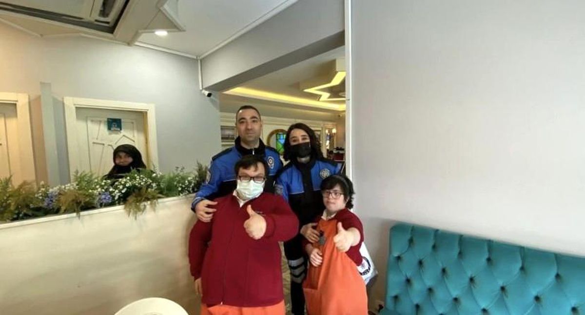 Polis ekiplerinden down sendromlu çocuklara anlamlı ziyaret