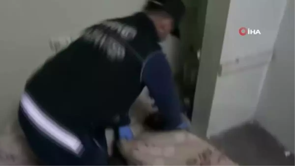 Son dakika! Polis uyuşturucu satıcılarına göz açtırmıyor... Ses cihazının içinden uyuşturucu çıktı