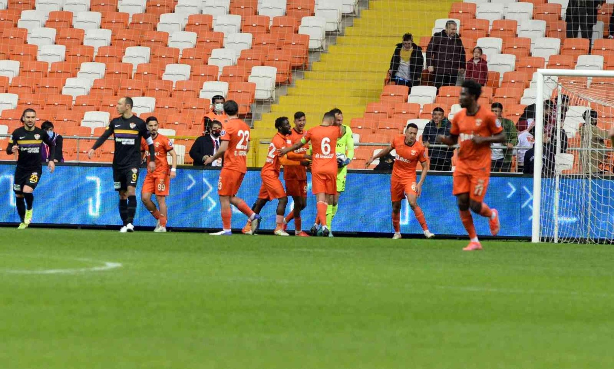 Spor Toto 1. Lig: Adanaspor: 0 Eyüpspor: 0 (İlk yarı)