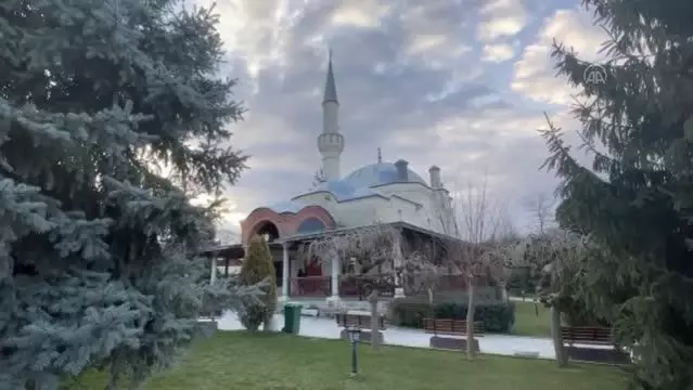 Tarihi camiden musluk hırsızlığı güvenlik kamerasında