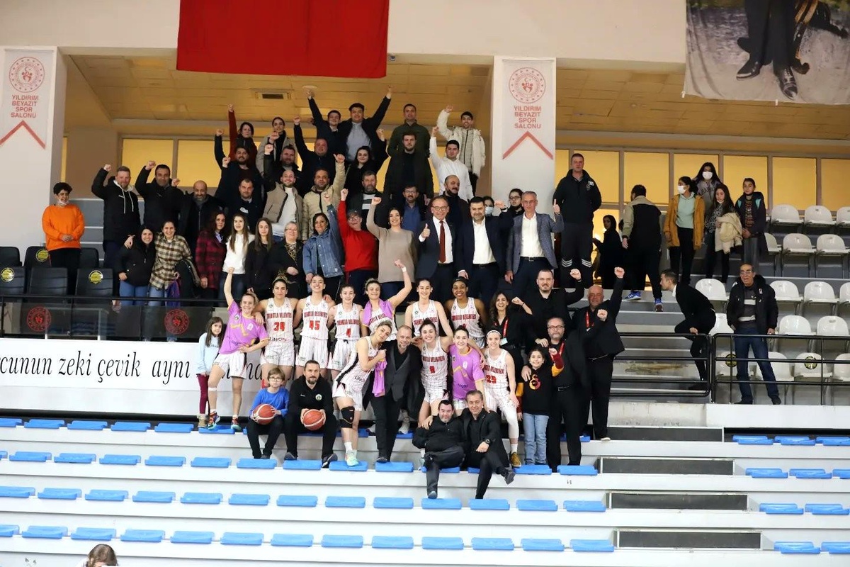 Turgutlu Belediyespor Kadın Basketbol Takımı play off biletini aldı