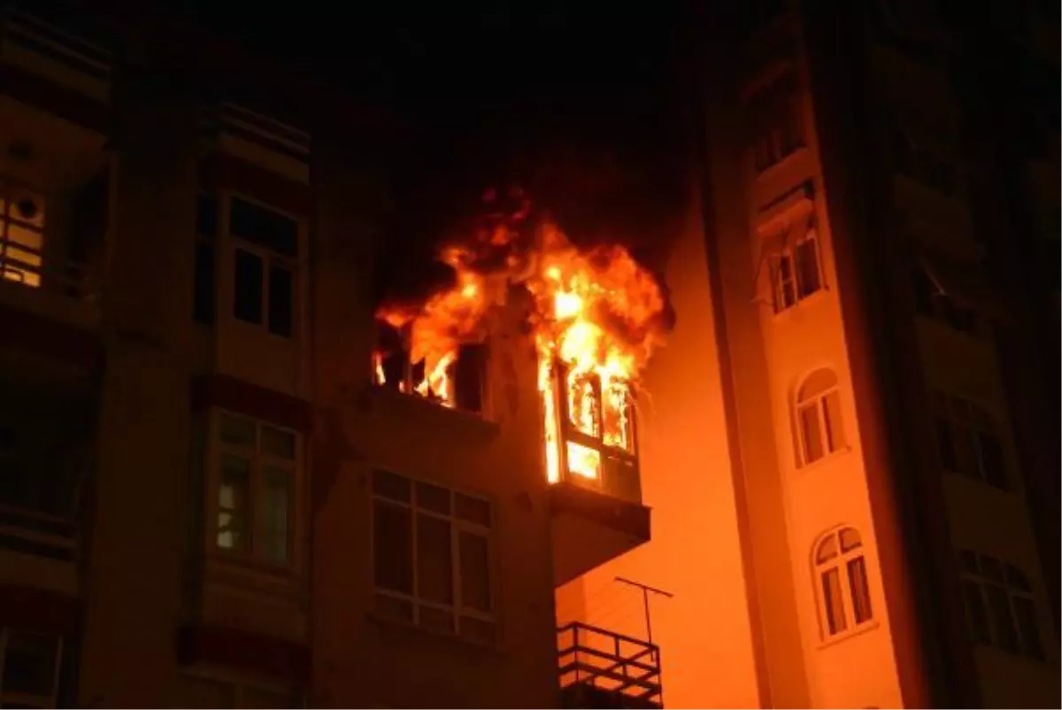 ÜÇLÜ PRİZDEN ÇIKAN YANGIN EVİ KÜLE ÇEVİRDİ