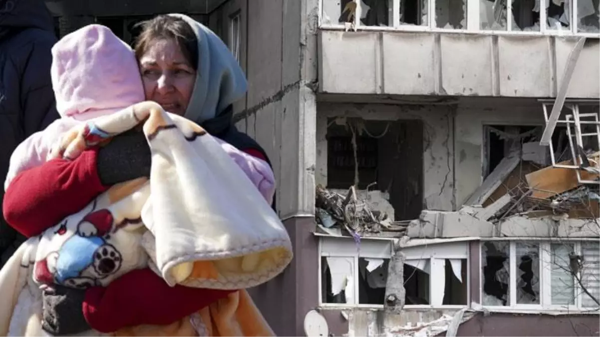 Rusya\'nın "Mariupol\'den çekilin" talebini Ukrayna kabul etmedi! 300 bin kişilik kentte insani felaket yaşanıyor