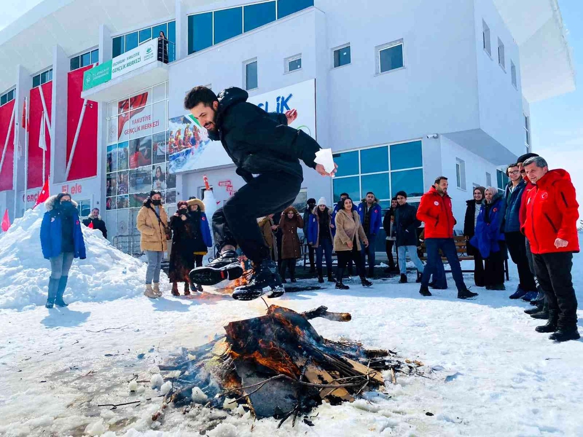 Yakutiye Gençlik Merkezi\'nde nevruz ateşi