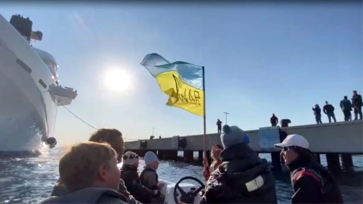 Abramoviç\'in iki yatı Türkiye\'de: Ukraynalı yelkenciler Bodrum\'da Rus milyarderi protesto etti