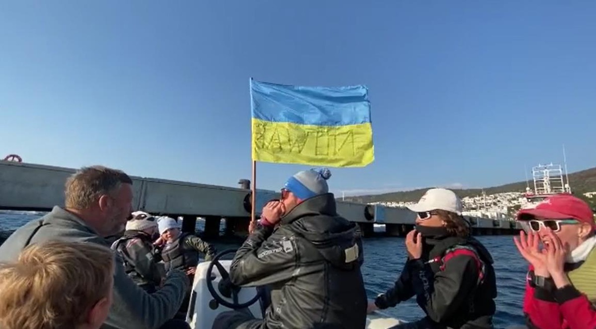 Abramoviç\'in yatı, Ukraynalı yelkenciler tarafından protesto edildi