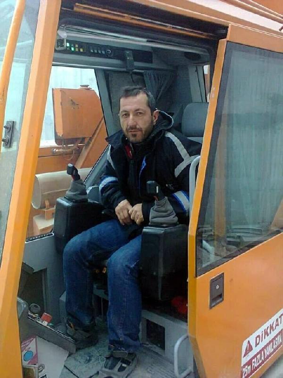 Arızalı vincini, çekmeye gelen vince bağlarken sıkışarak hayatını kaybetti