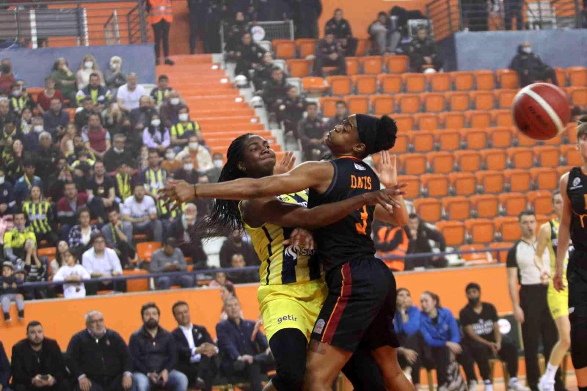 Bitçi Kadınlar Türkiye Kupası: Fenerbahçe Safiport: 74 Galatasaray: 68