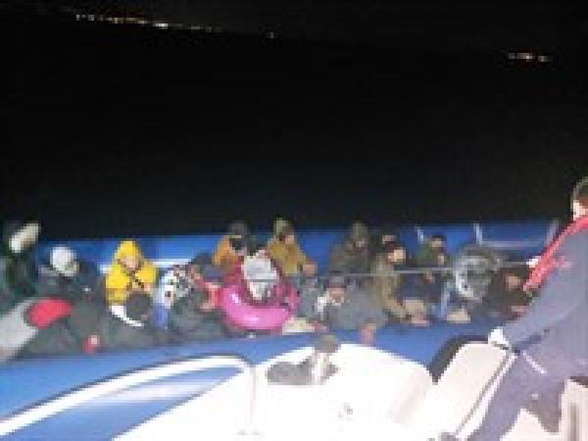 Bodrum\'da 19 kaçak göçmen yakalandı, Yunan unsurların ittiği 16\'sı kurtarıldı