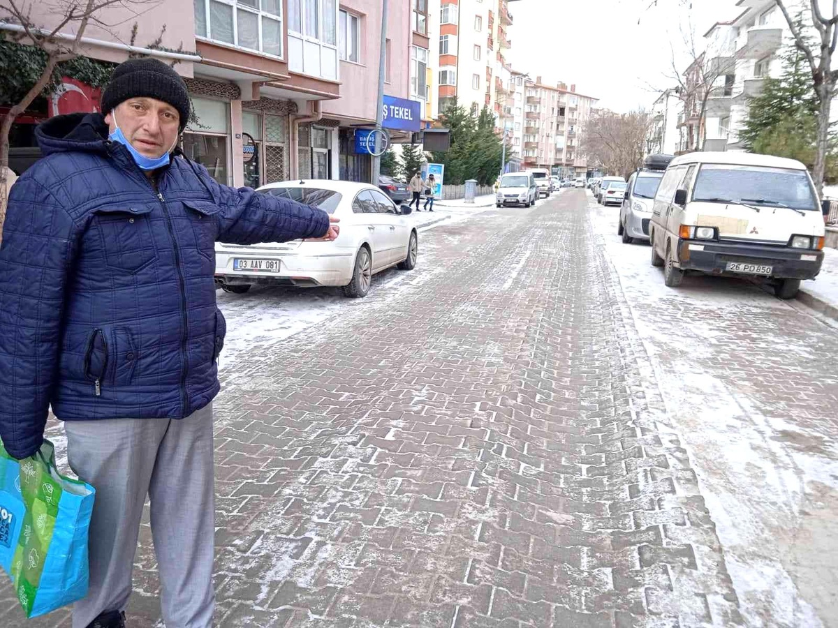 Bu yolda araçlar adeta zıplayarak geçiyor