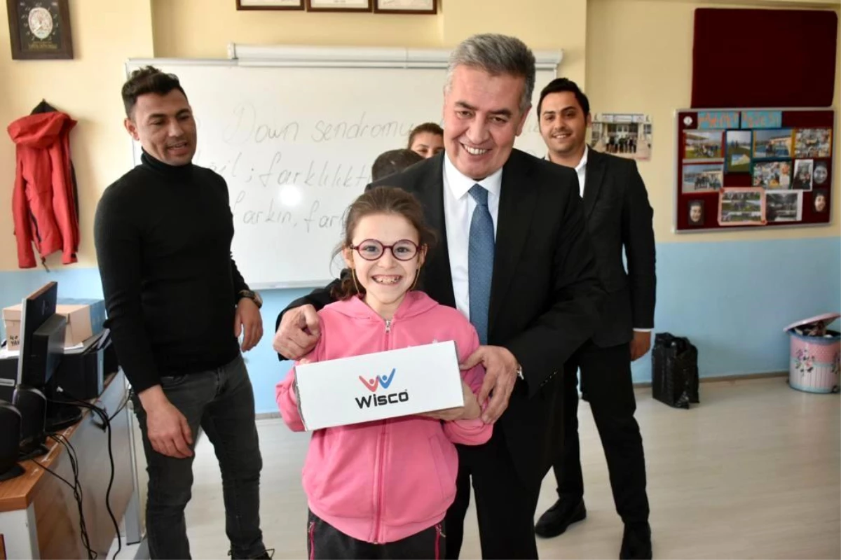 Buharkent\'te Down Sendromlu çocuklara sürpriz