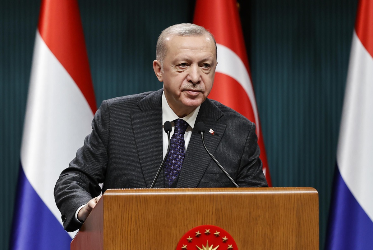 Cumhurbaşkanı Erdoğan: "(Hollanda ile ticaret hacmi) İlk etapta 15 milyar dolar, ardından 20 milyar dolar hedefini birlikte ortaya koyduk."