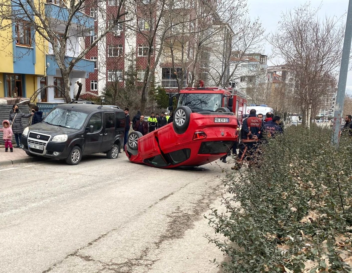 Elazığ\'da otomobil ters döndü: 1 yaralı