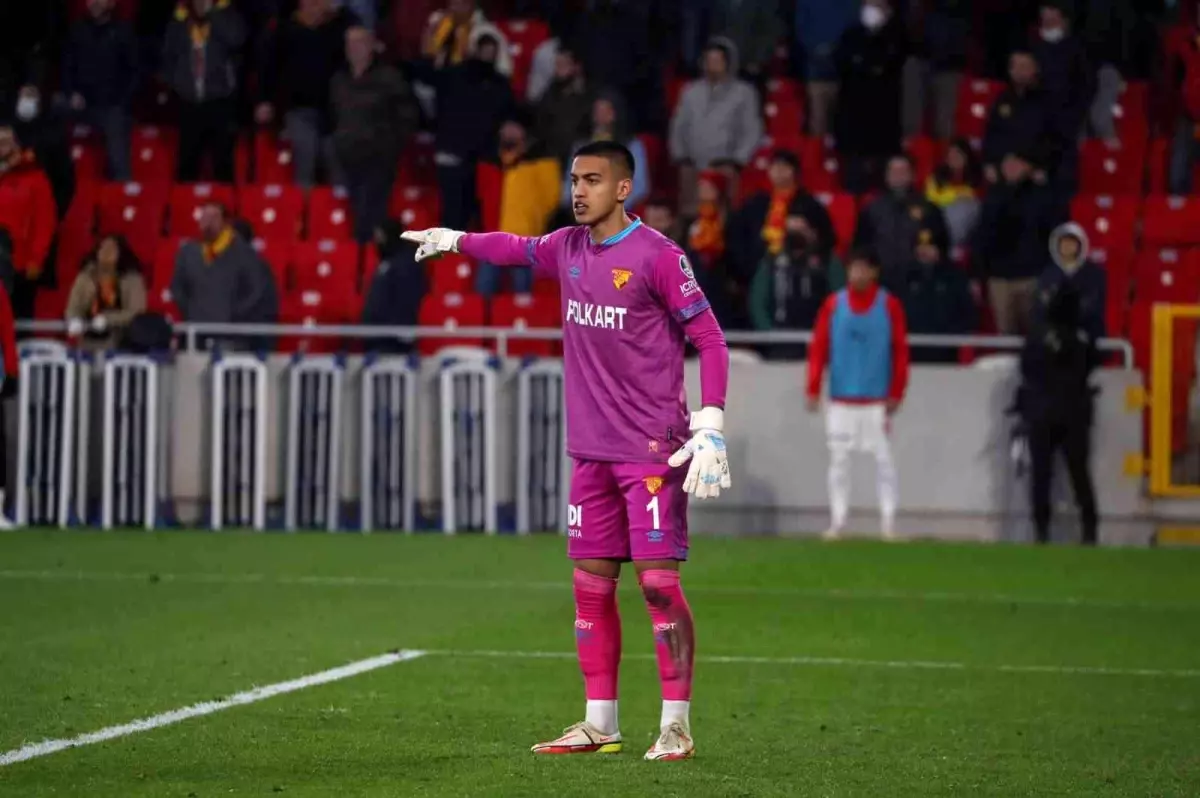 Göztepe\'de kaleci İrfan Can kadro dışı bırakıldı