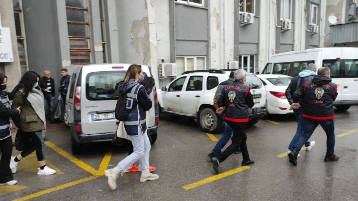 İzmir merkezli kargo dolandırıcılığı operasyonunda 5 şüpheli tutuklandı