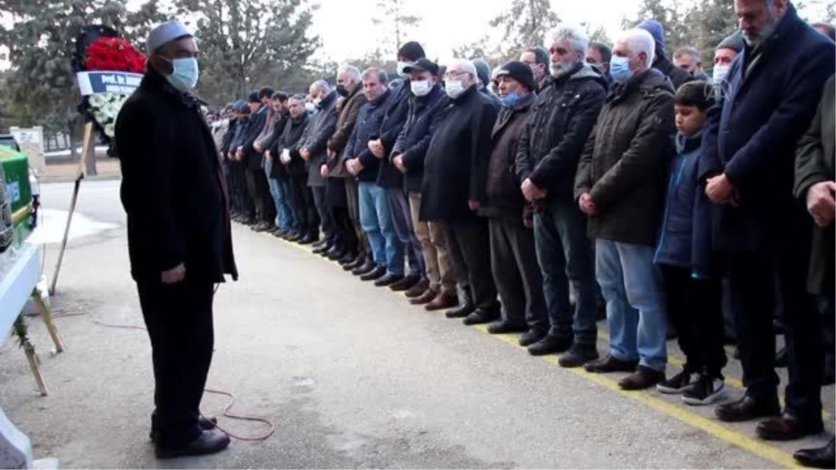 Son dakika haberi! Karabük Üniversitesi Rektörü Refik Polat\'ın babasının cenazesi defnedildi