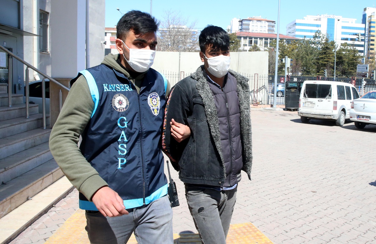 Kayseri\'de bıçakla yaralama ve gasp iddiasıyla 6 şüpheli yakalandı