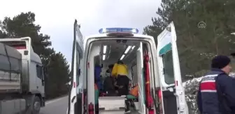 Mudurnu'da iki otomobil çarpıştı, 3 kişi yaralandı