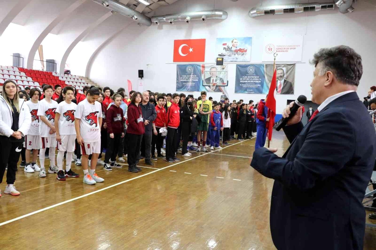 Okul Sporları Basketbol Yıldızlar Yarı Final Müsabakaları başladı