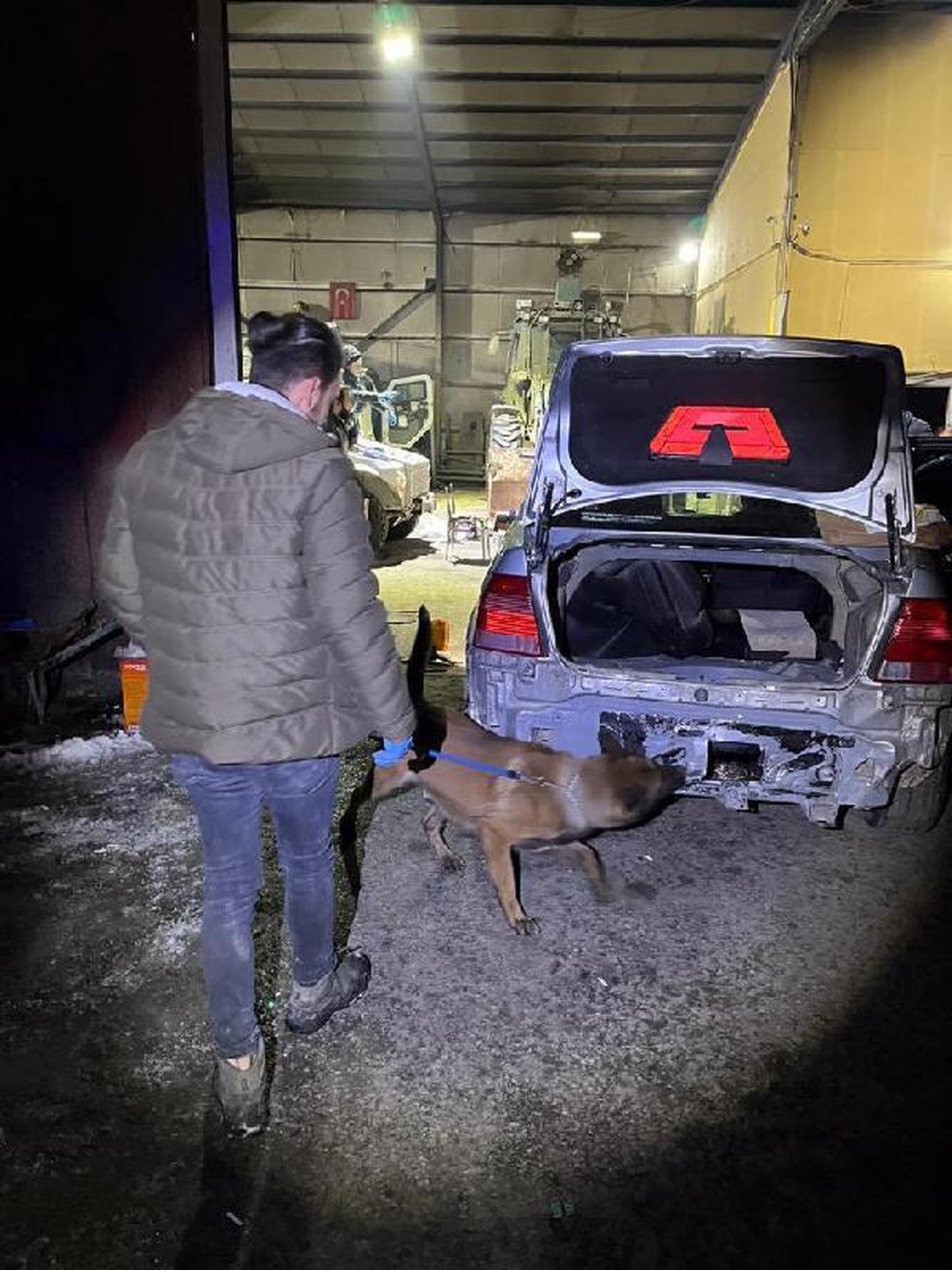 Polisin otomobilinde 52 kilo patlayıcının ele geçirilme görüntüleri ortaya çıktı