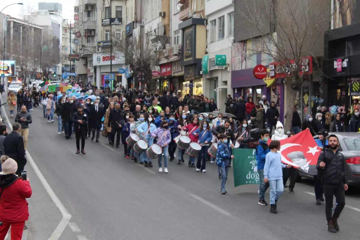 Tekirdağ\'da ilkokul öğrencileri su tasarrufuna dikkati çekmek için yürüdü