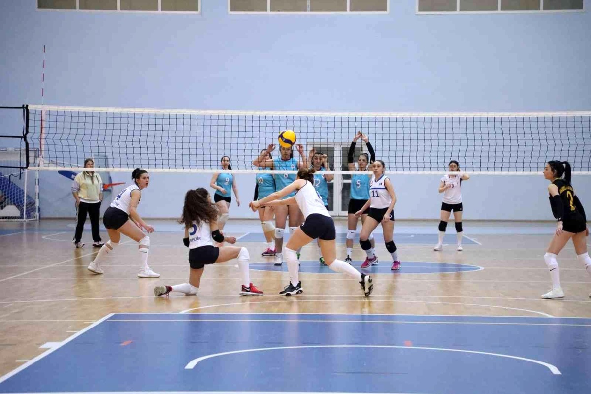 Türkiye Üniversiteler Voleybol 1. Lig müsabakaları Bartın\'da başladı