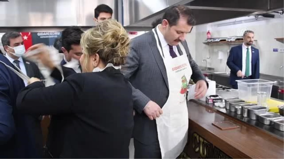 Vali ve belediye başkanı mutfaktaki hünerlerini sergiledi