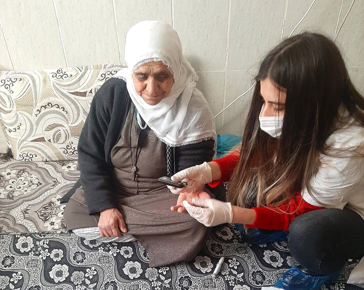 Yenişehir Belediyesi ihtiyaç sahibi yaşlıları yalnız bırakmıyor
