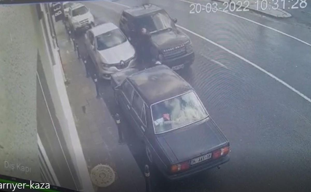 Yolda yürüyen adama cip çarptı... O anlar kamerada