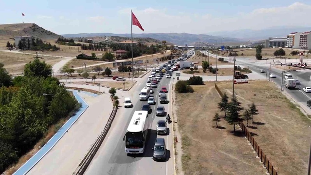 43 ilin geçiş güzergahında sıkı denetim: Narkotik köpeği 'Adam' didik didik arıyor