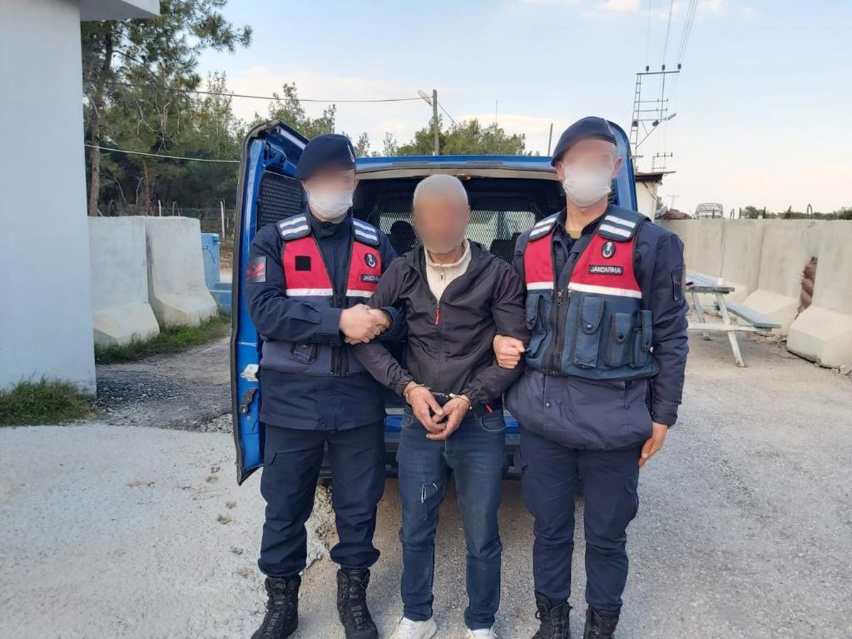 Adana\'da karısını öldüren zanlı, kızını da öldürmek isterken yakalandı