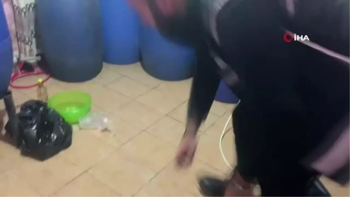 Adana\'da sahte içki operasyonu... Operasyonda 12 bin 187 litre ve 83 şişe sahte içki ele geçirildi