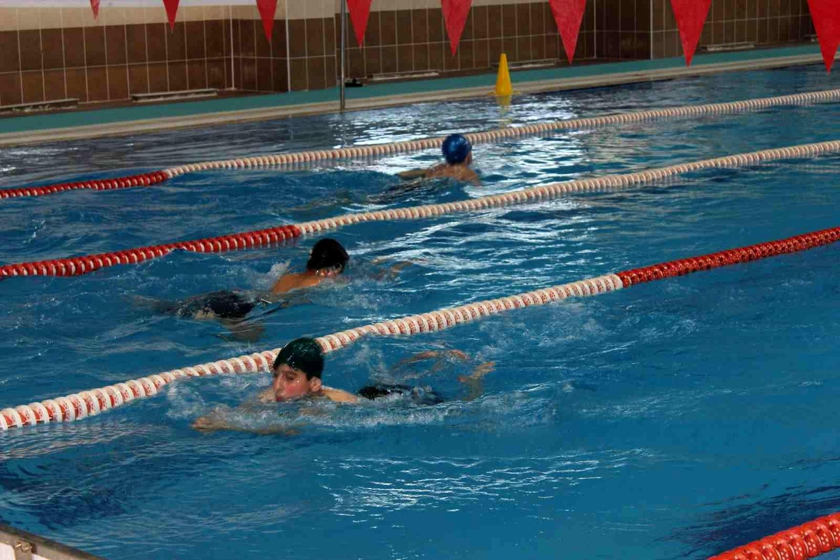 Adıyaman\'da 150 sporcu derece için kulaç atıyor