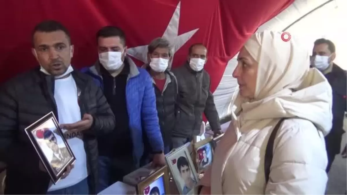 AK Parti Genel Başkan Yardımcısı Mehmet Özhaseki'nin eşi Neşe Özhaseki, evlat nöbetindeki ailelerle bir araya geldi